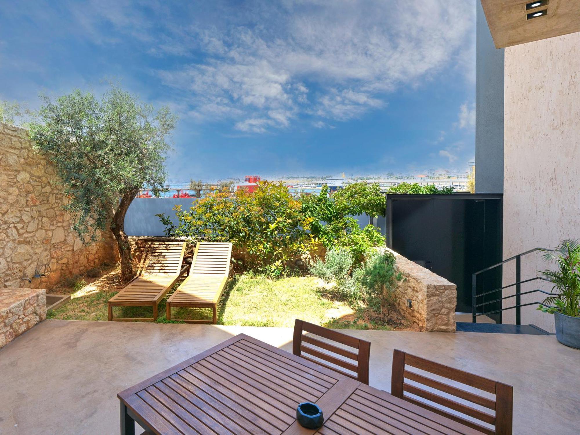Sea View Garden Suites Piraeus Exterior photo